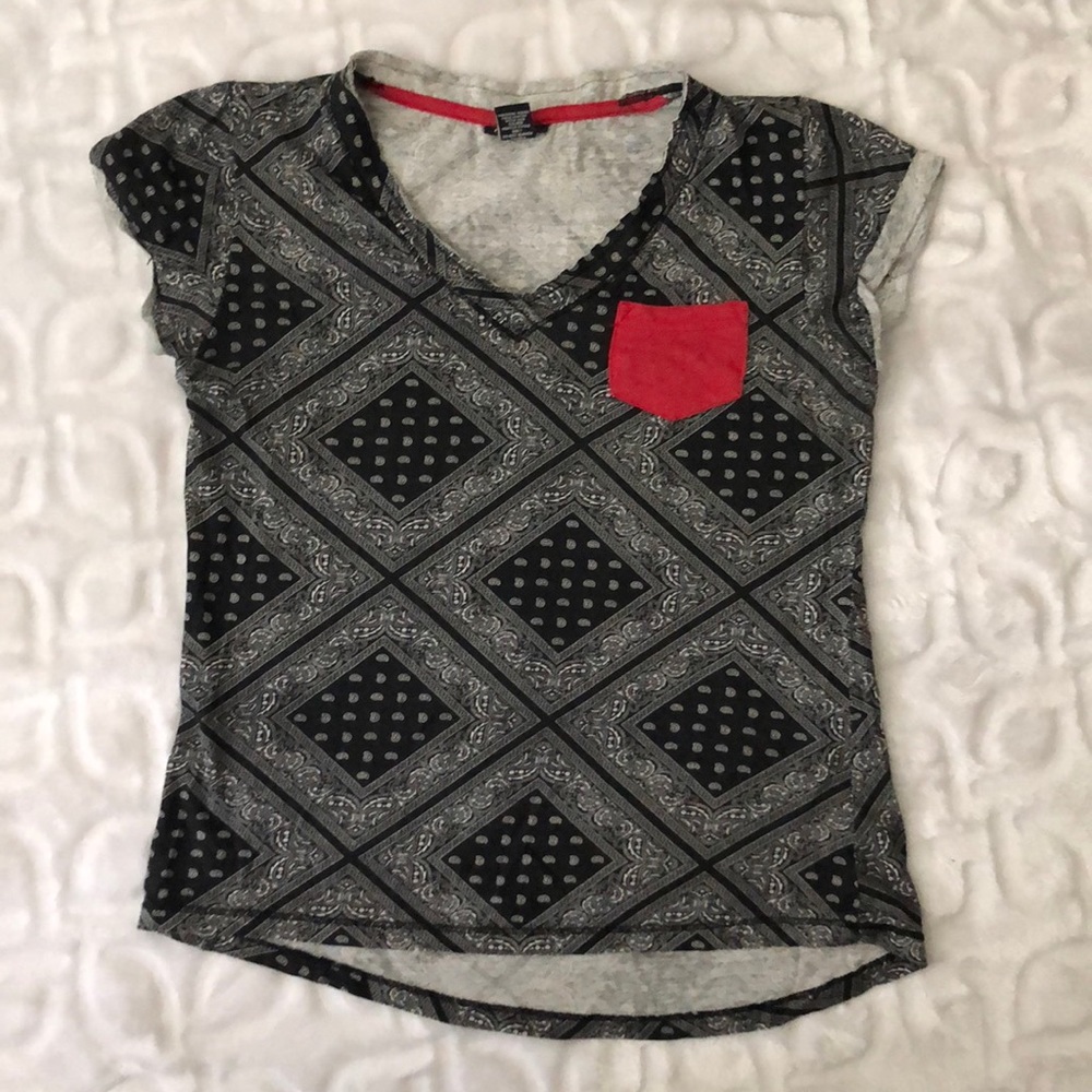 Pop of color pocket Tee that is super comfy!